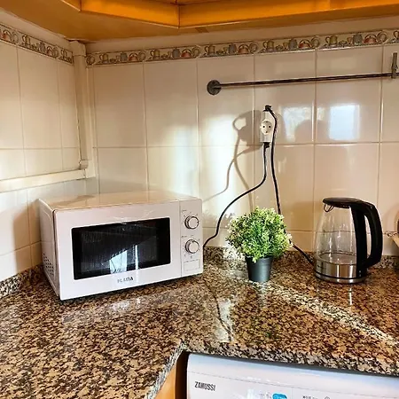 Airport Проживання в сім'ї